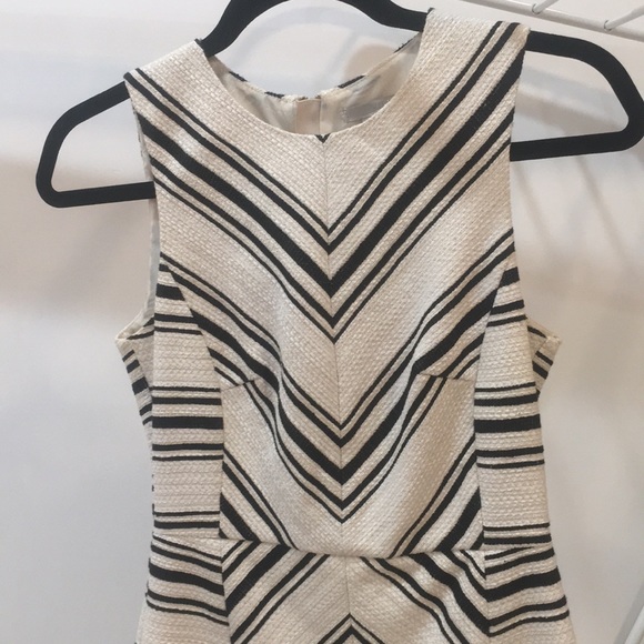 H&M U.S Size 4 White and Black Color Sleeveless V-Stripe Dress with back zipper - Picture 3 of 4